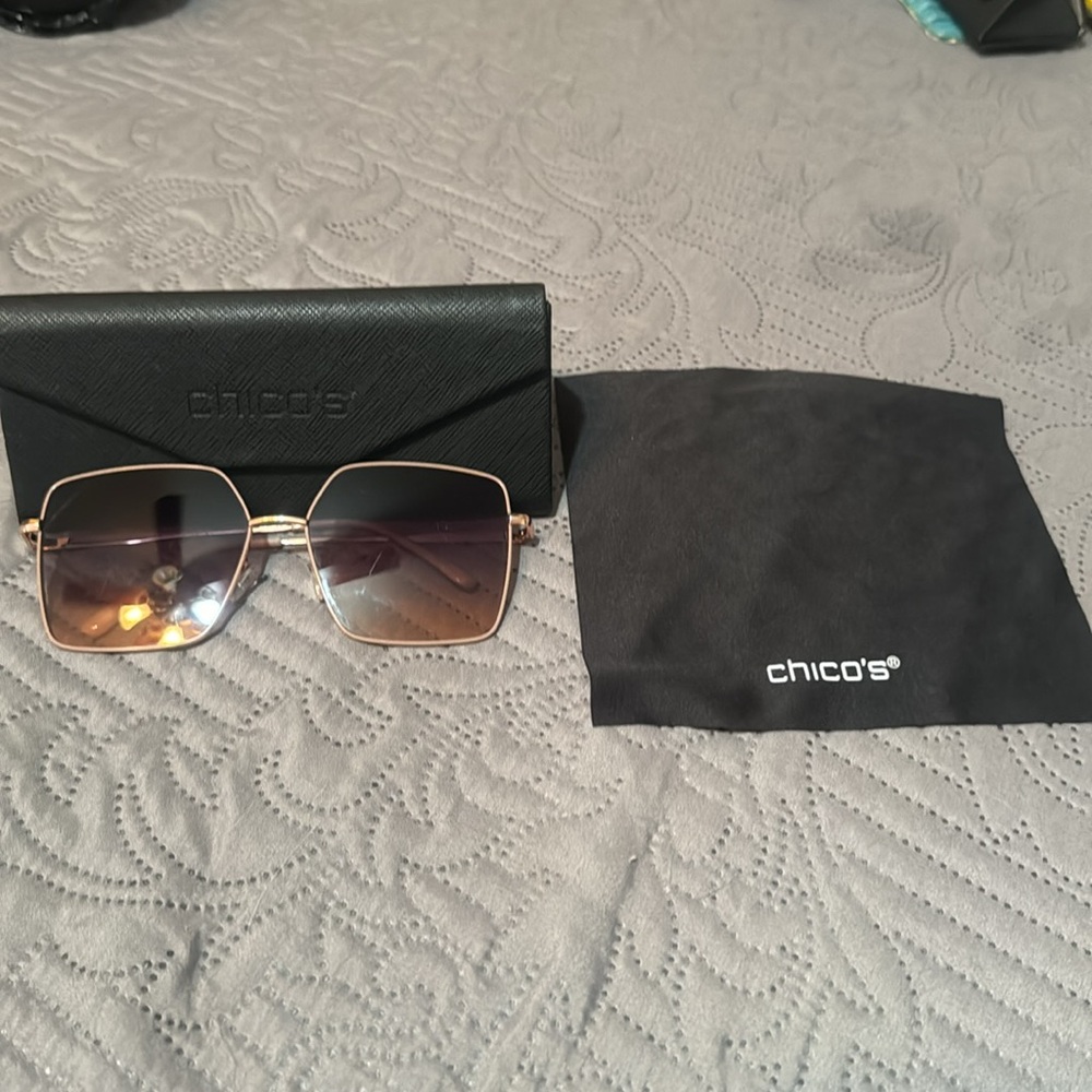 Chico’s Sunglasses -Retro Style Rose Gold with case and cloth